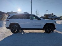 The New 2025 Jeep Grand Cherokee Limited blends refined luxury with confident capability. Finished i... (image 7)