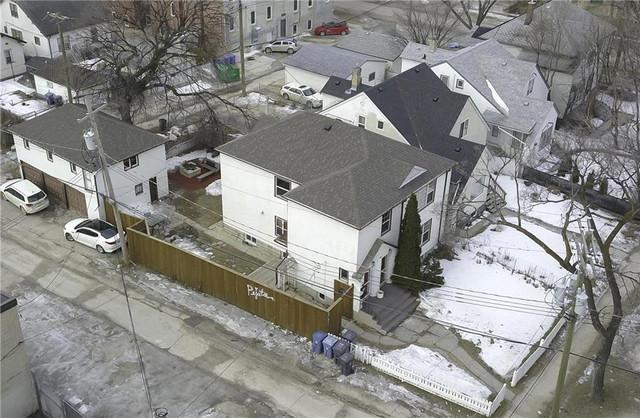 232 Cathedral Avenue Winnipeg, Manitoba in Houses for Sale in Winnipeg - Image 2
