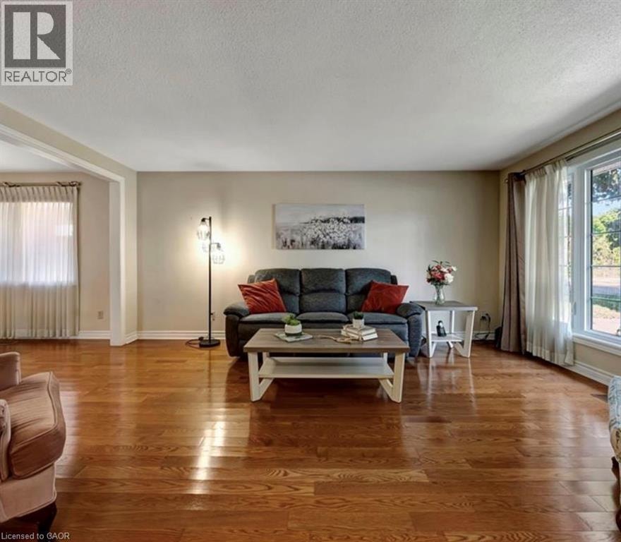 8 LOWELL Street S Unit# Upper Cambridge, Ontario 5