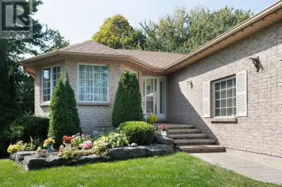 SOLID BRICK BUNGALOW IN A GREAT NEIGHBOURHOOD. Welcome all; to 16 Hillview Drive, an all brick 2+1 b...