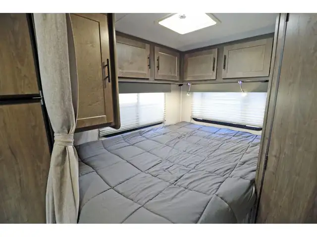 2022 Coachmen Leprechaun 230CB Classe C Compact + 6 Pneus neuf in RVs & Motorhomes in Laval / North Shore - Image 17