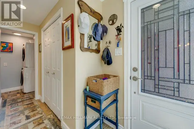 2 - 2366 QUEEN STREET E Toronto (The Beaches), Ontario62866663233539122