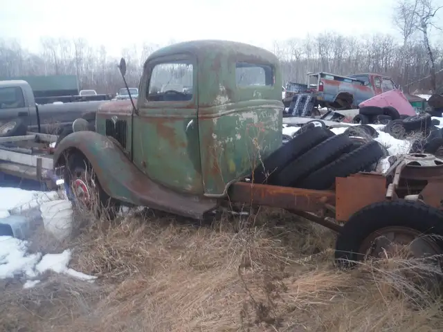 1934 Ford 1 1/2 ton truck V8 1953 Chev 2 ton 29000 miles runs!!! in Auto Body Parts in Edmonton - Image 4