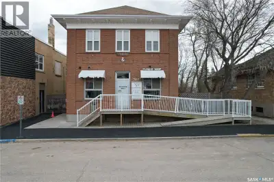 This stunning 1914 brick heritage building offers a rare blend of residential living and commercial...