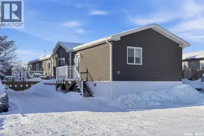 Welcome! Modular home built in 2023 and purchased NEW in June of 2025. This spacious 3 bedroom home...