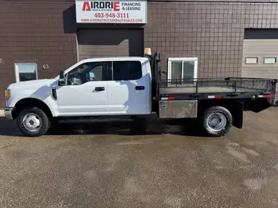 2017 Ford F-350 XLT Flat Bed Crew Cab 6.2L V8 Gas 105,549 KM DRW 4X4 9 FT 4" x 7 FT 10" Bed Power Lo...