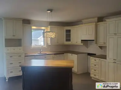 Emplacement idéal pour les amoureux de la nature. Condo situé sur un site de copropriété comportant...