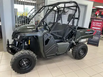 Engine Type: Single-Cylinder Displacement: 31.6 cu. in. (518 cc) Bore and Stroke: Bore: 3.78 in. (96...