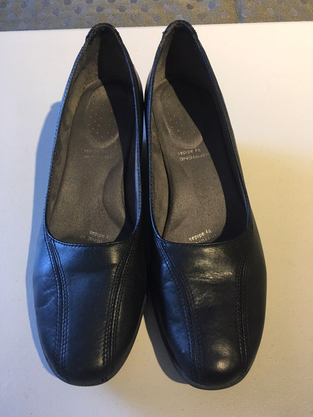 Like New Rockport shoes 8 1/2 Narrow in Women's - Shoes in Lethbridge - Image 2