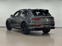 Découvrez le parfait équilibre entre luxe, performance et prestige avec ce magnifique Bentley Bentay... (image 5)