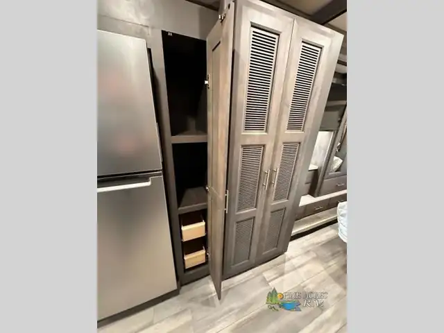 2022 Thor Motor Coach Challenger 35MQ only 6,310 Miles in RVs & Motorhomes in Moncton - Image 32