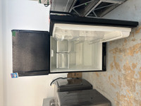 1120-Réfrigérateur Kenmore noir congélateur en haut top freezer