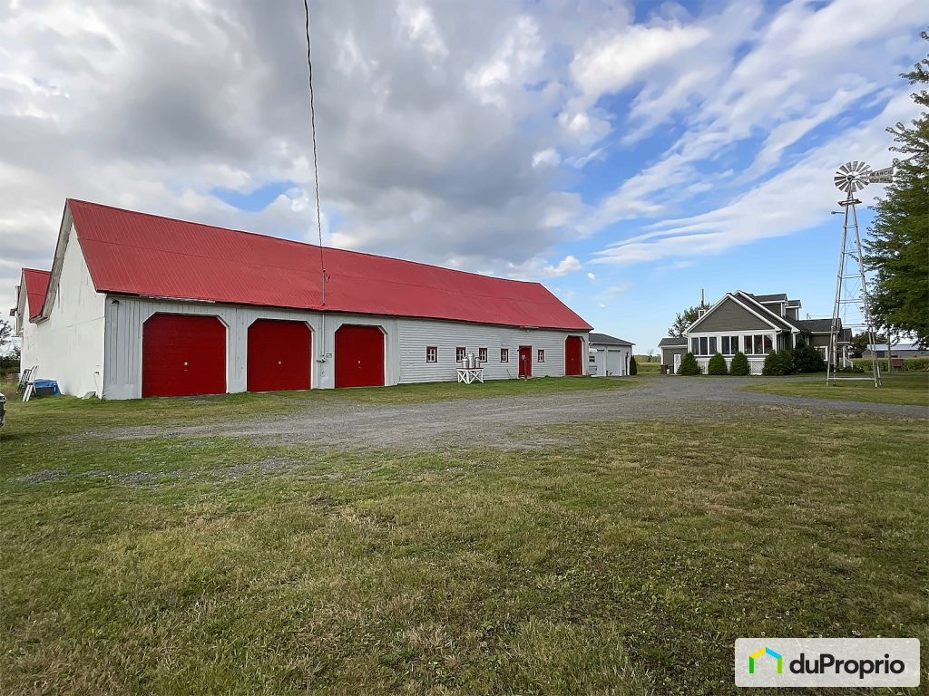 $900,500 - Acreage / Hobby Farm / Ranch for sale — photo 1