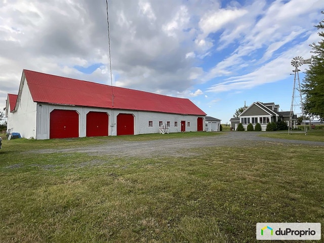 $900,500 - Acreage / Hobby Farm / Ranch for sale — photo 1