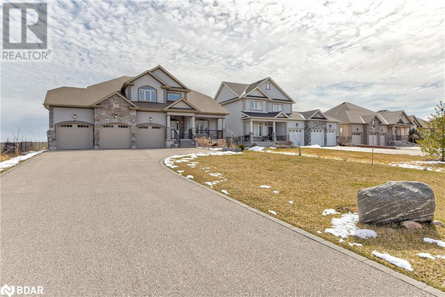 295 SUNNYBRAE AVE Avenue Innisfil, Ontario in Houses for Sale in Barrie - Image 2