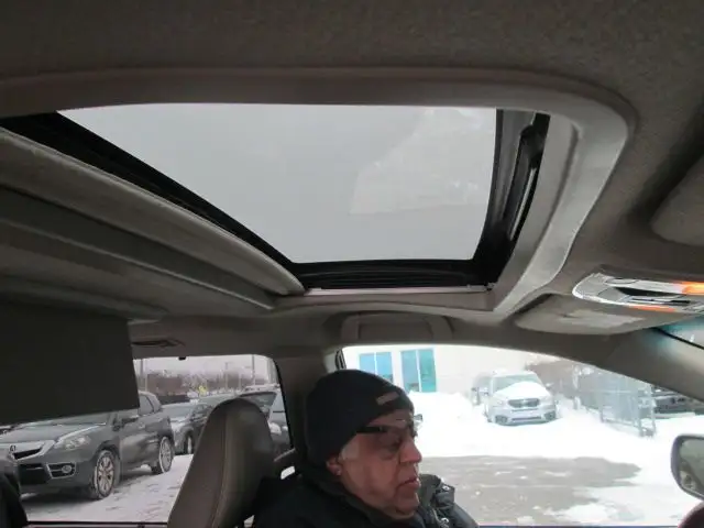 2011 Toyota Sienna Limited AWD in Cars & Trucks in City of Montréal - Image 5