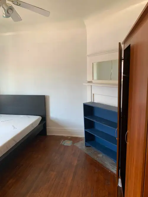PARKING - FURNISHED -DUPONT SUBWAY U OFT GBC Walk to University FURNISHED ROOM FOR RENT Utilities IN...
