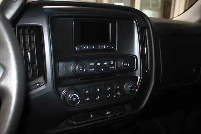 2015 Chevrolet Silverado 1500 LT in Cars & Trucks in City of Montréal - Image 11
