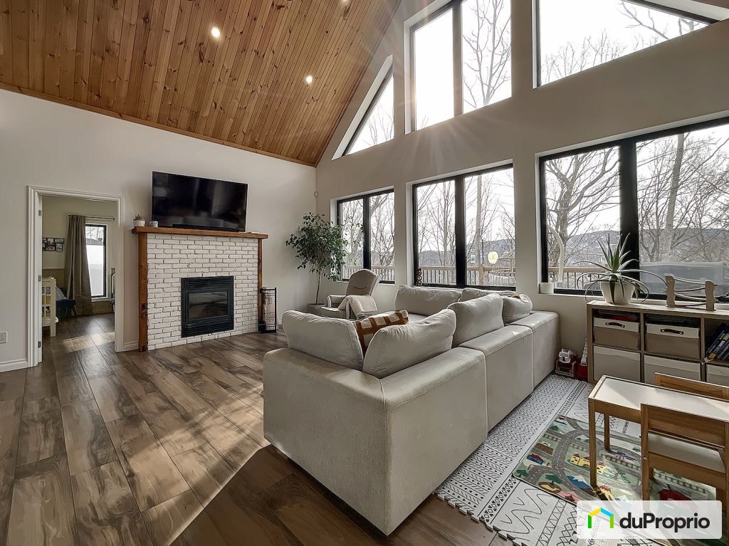 $950,000 - 2 Storey for sale in Ste-Adele — photo 1