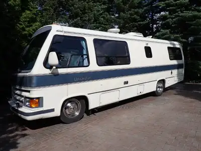 Ultrastar By Champion Motorhome PREVIEW AT THE MAIN AUCTION OFFICE - 5665 WATSON ROAD NORTH - GUELPH...