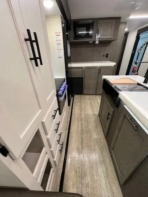 2025 Alpha Wolf 33RL-L Limited Couples Camper RV in Travel Trailers & Campers in Winnipeg - Image 16