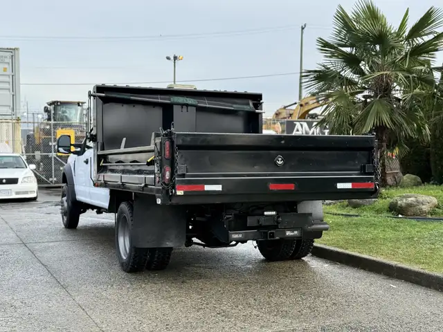 2017 Ford F-450 Super Duty XL 4x4 Crew Cab 9 Foot Dump Truck in Heavy Trucks in Regina - Image 10