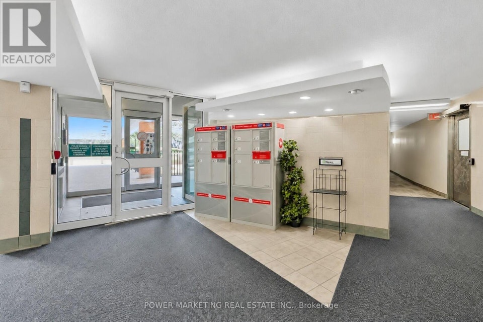 810 - 2020 JASMINE CRESCENT Ottawa, Ontario 2