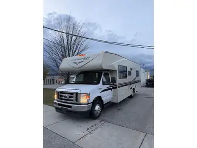 2022 Coachmen Leprechaun 27QB – 42,542 km Clean CARFAX, one owner, and still covered under the power...