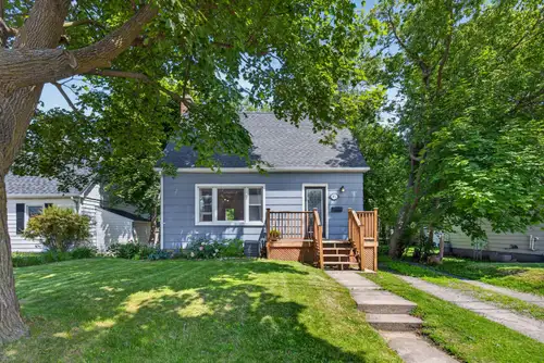 Ideally located in the heart of Kingston, this versatile 4-bedroom, 2-bathroom home offers an excell...