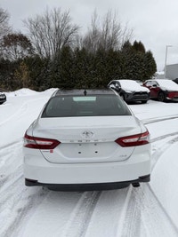 AUCUN DOSSIER DE DOMMAGE Ce Camry est équipé de : Bluetooth, Cruise, PRISE USB, sièges chauffants, c... (image 4)