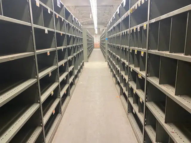 Used industrial shelving - strong steel warehouse shelving in Other Business & Industrial in Guelph - Image 7