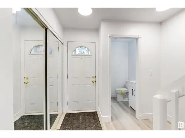 942 LAKEWOOD ROAD N NW Edmonton, Alberta62864392371457123