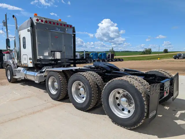 2013 FREIGHTLINER CORONADO 122 SD in Heavy Trucks in Edmonton - Image 9