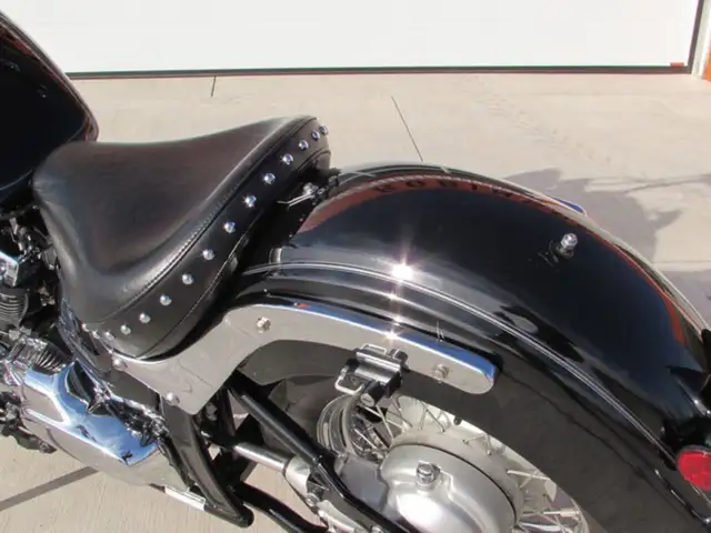 2009 Yamaha V-Star 650 Classic in Sport Bikes in Leamington - Image 21