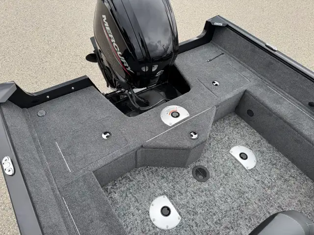 2026 TRACKER ProGuide V-16 Walk Thru fishing boat in Powerboats & Motorboats in Vernon - Image 20