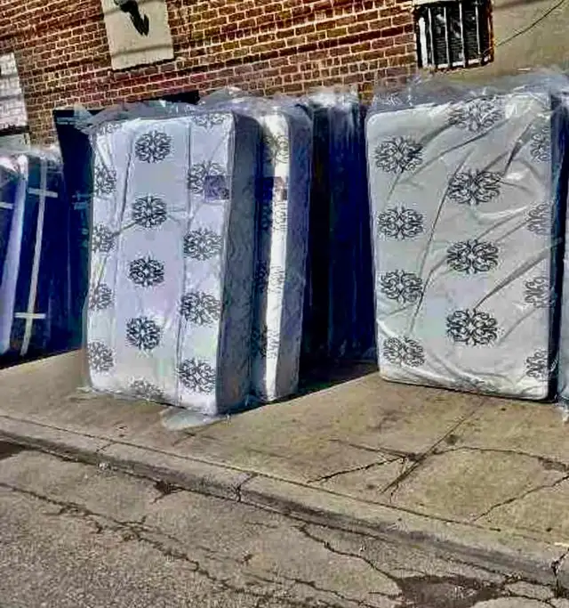 Full Mattress | Twin Mattress : Queen Mattress / King Mattress in Beds & Mattresses in Oshawa / Durham Region - Image 4