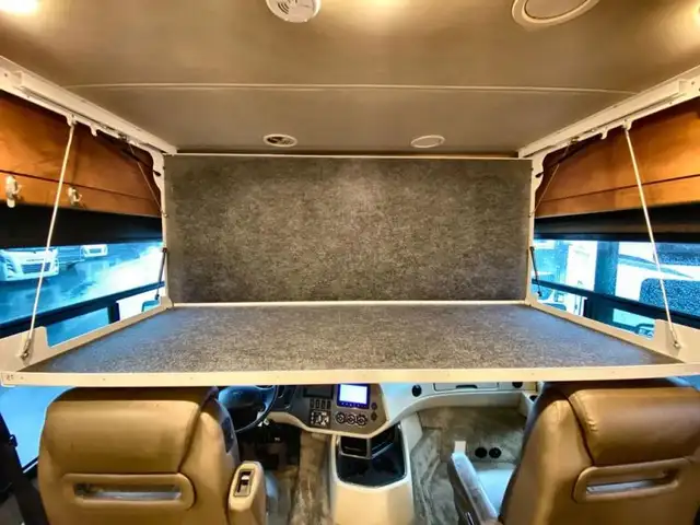 2017 Tiffin Motorhomes Allegro 36 LA in RVs & Motorhomes in Abbotsford - Image 17