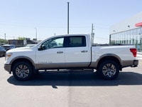 2018 Nissan Titan Platinum ONE OWNER l LOW KM l FULL SERVICE Pearl White 5.6L V8 DOHC 4WD 7-Speed Au... (image 3)