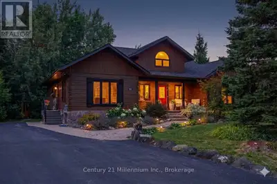 Escape to the four-season paradise of Craigleith in this inviting 6-bedroom log home, perfectly posi...