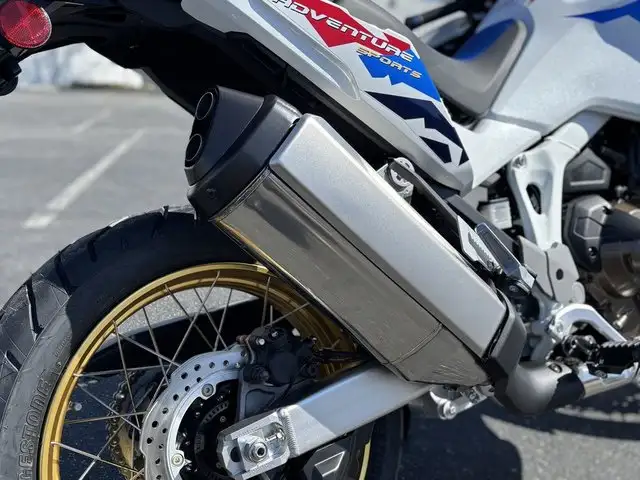 2025 HONDA AFRICA TWIN ADVENTURE SPORTS ES DCT-WHITE! in Street, Cruisers & Choppers in Saskatoon - Image 3