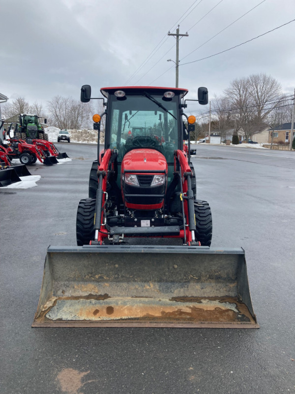 2020 McCormick X1.37HC Cab Tractor with Loader in Farming Equipment in City of Halifax - Image 4
