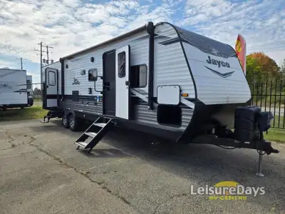 Jayco Jay Flight travel trailer 32BHDS highlights: Dual Entry Private Bunkhouse U-Shaped Dinette Jac...