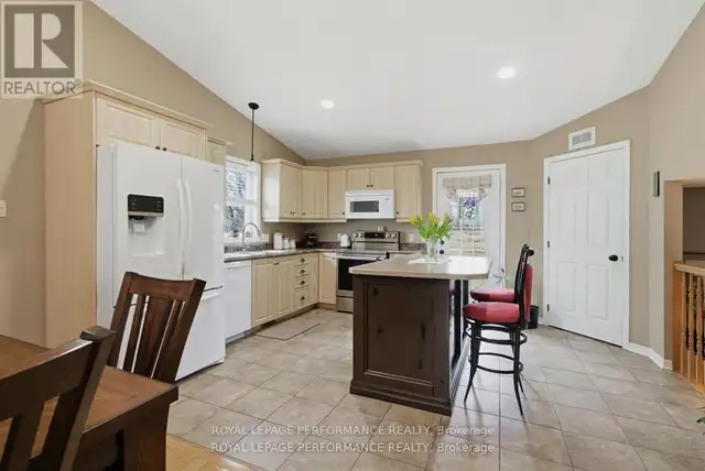 18353 LANA DRIVE South Glengarry, Ontario in Houses for Sale in Cornwall - Image 11