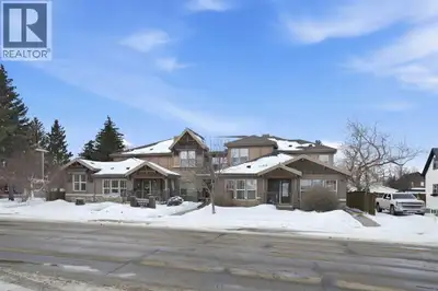 This exquisite, fully renovated top floor corner unit condo is a showstopper! From the high ceilings...