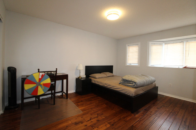Furnished room for rent now - for female in Room Rentals & Roommates in Markham / York Region - Image 3