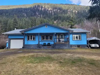 DEVELOPER’S ORIGINAL RESIDENCE~3,000 SQ FT ON HALF ACRE LOT! 1433 DAVY ROAD, CLEARWATER, BC ~ $499,0...