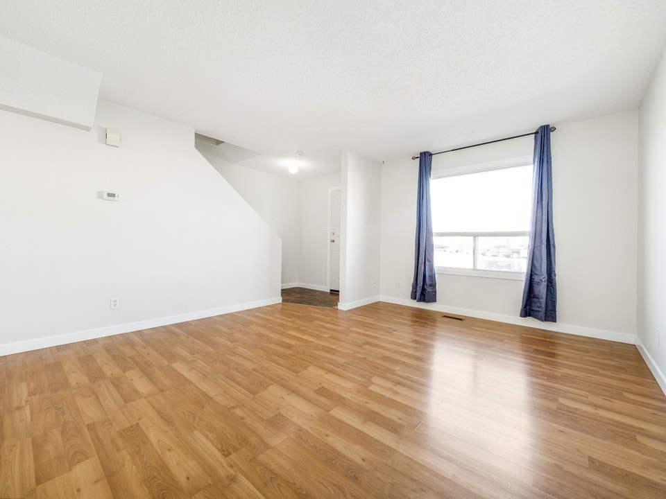 3 Bedroom townhouse for rent on Westside ( PETS ALLOWED) 4