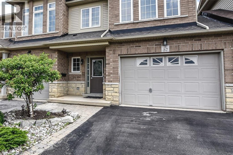 37 CORNERSTONE Drive 10th Line Shore, Ontario 3