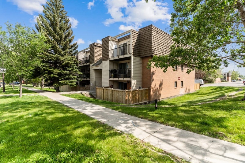 Pineridge Greene Apartments 1 Bdrm available at 5300 Rundlehor Long