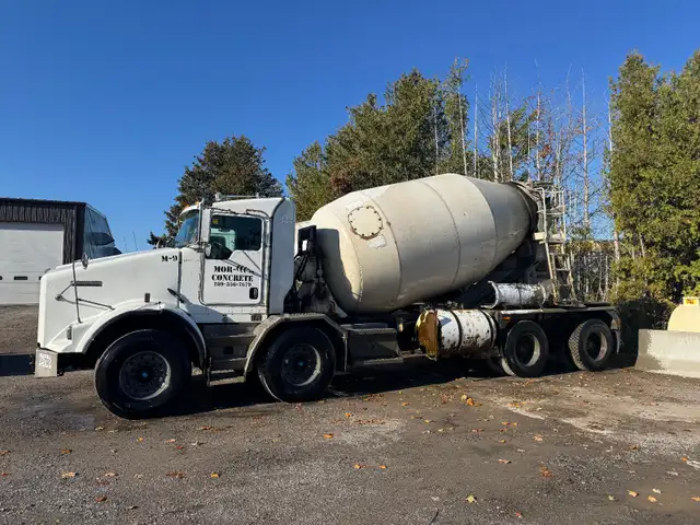2014 Kenworth T800 Concrete truck in Heavy Trucks in City of Toronto - Image 3
